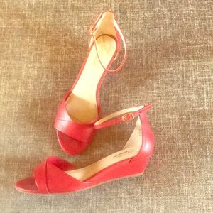 Seychelles Red low wedge, size 6.5